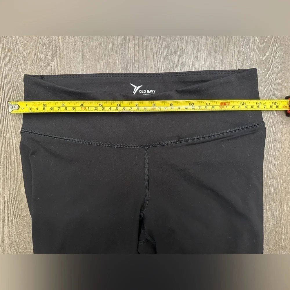 WORN ONCE OLD NAVY BLACK MESH DESIGN LEGGINGS - Size Medium SKU:344
